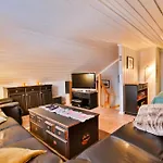 3-story Perfect For Up To 10 Guests דירה *