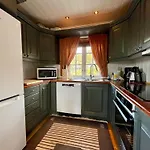 דירה 3-story Perfect For Up To 10 Guests *