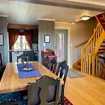3-story Perfect For Up To 10 Guests Beitostolen