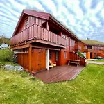3-story Perfect For Up To 10 Guests Beitostolen