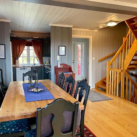 3-story Perfect For Up To 10 Guests Beitostolen