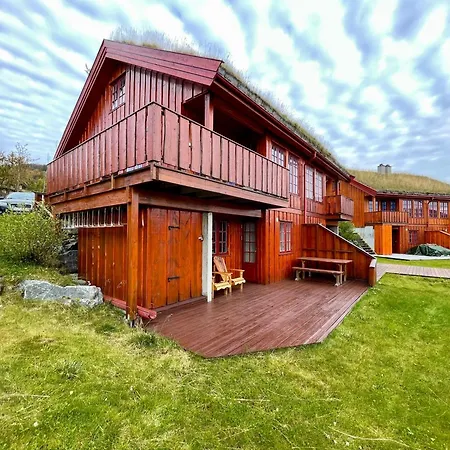 3-story Perfect For Up To 10 Guests Beitostolen