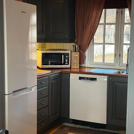 3-story Perfect For Up To 10 Guests Beitostolen
